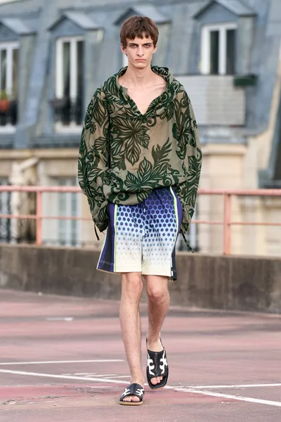 Look 50